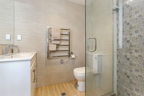 Photo of property in 4225d Great North Road, Glendene, Auckland, 0602