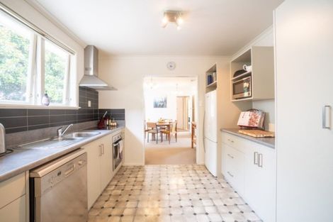 Photo of property in 14 Antrim Place, Hokowhitu, Palmerston North, 4410