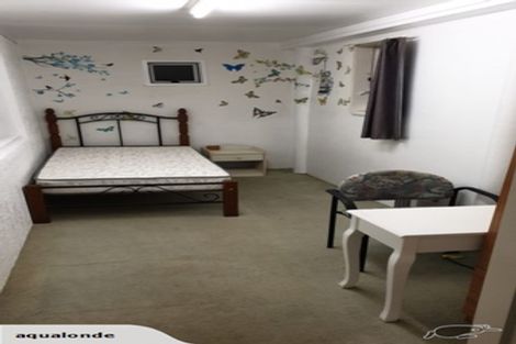 Photo of property in 21 High Road, Glenfield, Auckland, 0629