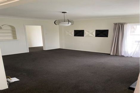 Photo of property in 135 View Road, Sunnyvale, Auckland, 0612