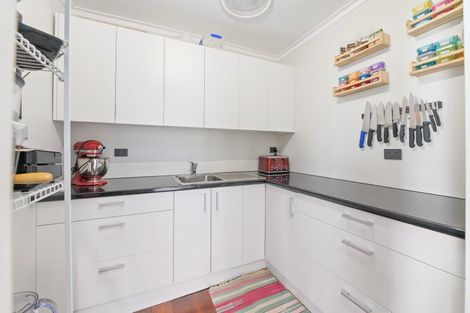 Photo of property in 64 Alfred Street, Fairfield, Hamilton, 3214