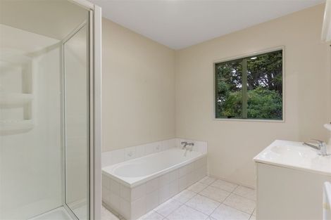 Photo of property in 1/51 Pupuke Road, Birkenhead, Auckland, 0627