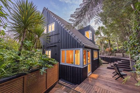 Photo of property in 27 Rosecamp Road, Beach Haven, Auckland, 0626