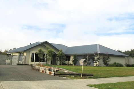 Photo of property in 34 Cashmere Drive, Fitzherbert, Palmerston North, 4410