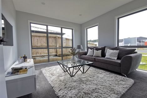 Photo of property in 26 Vinistra Road, Kumeu, 0810