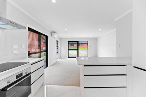 Photo of property in 4 Winnie Close, Acacia Bay, Taupo, 3330