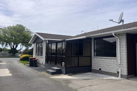 Photo of property in 1/135 Sawyers Arms Road, Northcote, Christchurch, 8052