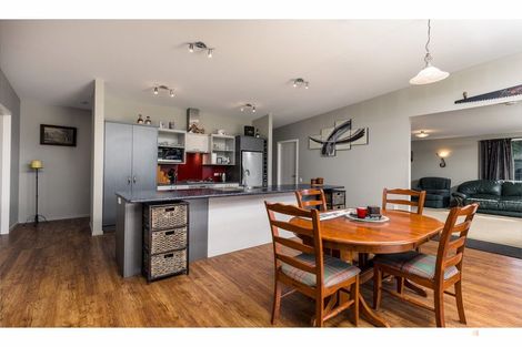 Photo of property in 84 Timaru Road, Waimate, 7924