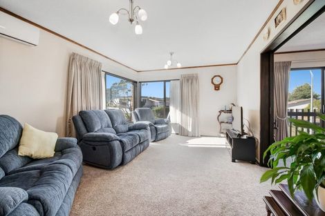 Photo of property in 18 Kennedy Avenue, Forrest Hill, Auckland, 0620