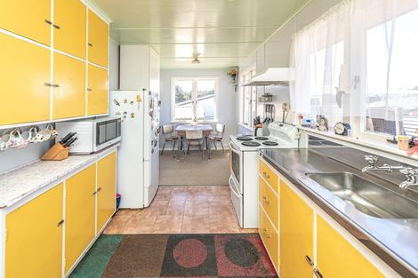 Photo of property in 4 Glenn Street, Castlecliff, Whanganui, 4501