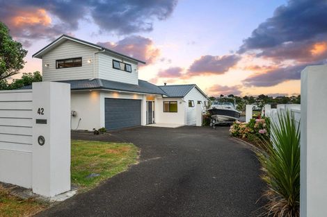 Photo of property in 42 Nigel Road, Browns Bay, Auckland, 0630