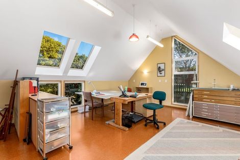 Photo of property in 1 Maple Grove, Maungaraki, Lower Hutt, 5010