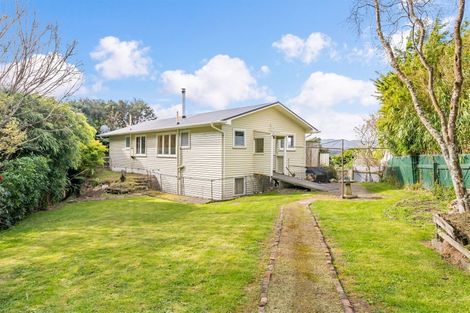 Photo of property in 17 Davis Grove, Wainuiomata, Lower Hutt, 5014