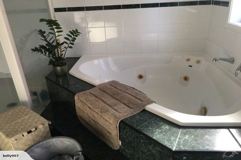 Photo of property in 16 Oliver Twist Avenue, Mellons Bay, Auckland, 2014