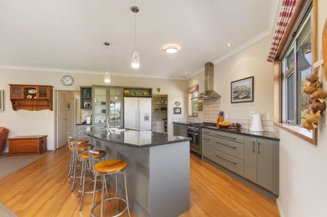 Photo of property in 9 Orakei Road, Kelvin Grove, Palmerston North, 4470