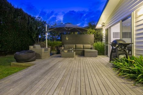 Photo of property in 9 Huntington Park Drive, Greenhithe, Auckland, 0632