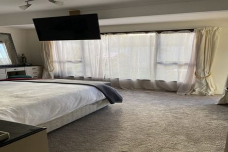 Photo of property in 1 Valdese Rise, Browns Bay, Auckland, 0630