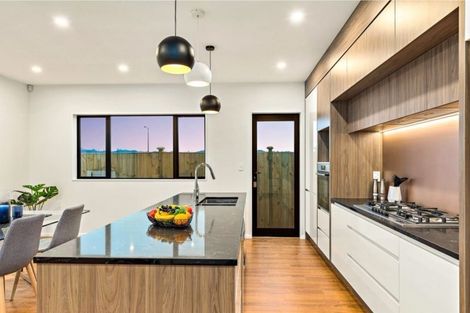 Photo of property in 4 Vinistra Road, Kumeu, 0810