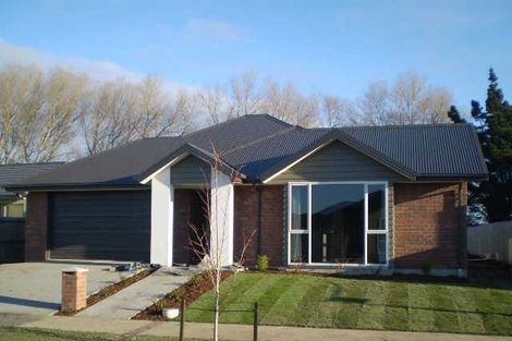 Photo of property in 27 Mokihi Gardens, Hillmorton, Christchurch, 8024