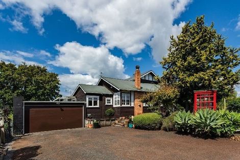 Photo of property in 475 Glenfield Road, Glenfield, Auckland, 0629