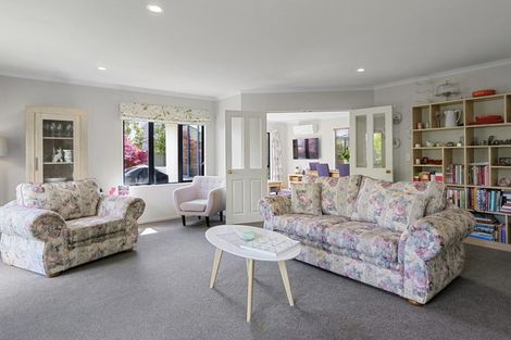 Photo of property in 9 Oakview Lane, Cashmere, Christchurch, 8022