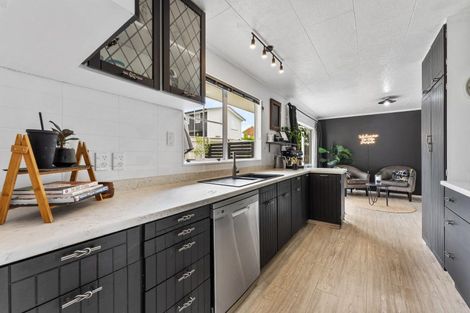 Photo of property in 37 Fraser Drive, Feilding, 4702