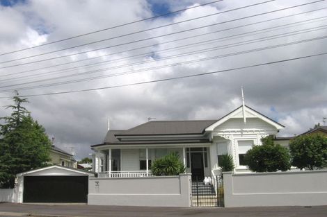 Photo of property in 5 Waterview Road, Stanley Point, Auckland, 0624