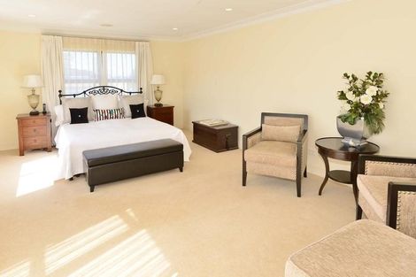 Photo of property in 17 Awaroa Road, Sunnyvale, Auckland, 0612