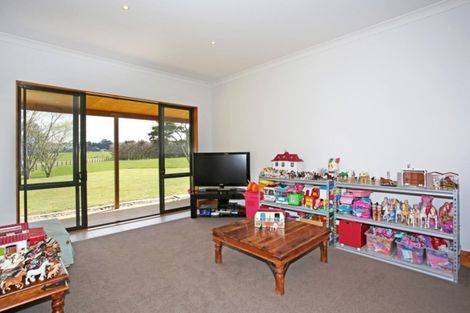 Photo of property in 94 Farmpark Road, Waiuku, 2681