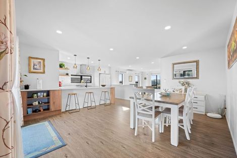 Photo of property in 32 Huarahi Pai Road, Huapai, Kumeu, 0810