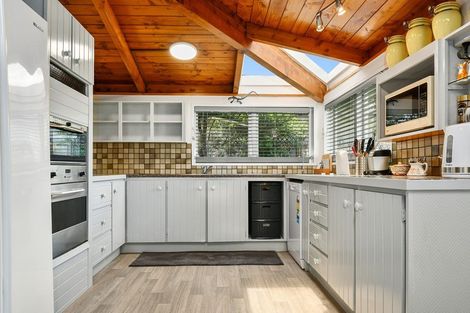 Photo of property in 164 Henderson Valley Road, Henderson, Auckland, 0612