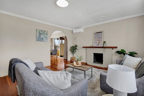 Photo of property in 382 South Road, Omata, New Plymouth, 4374