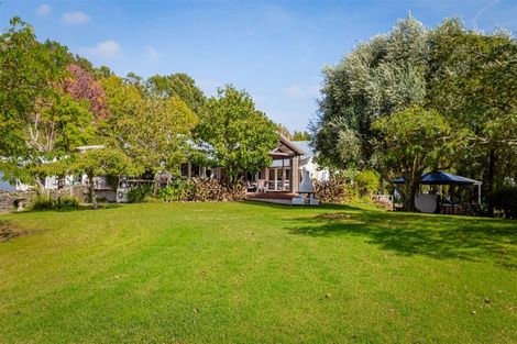 Photo of property in 252 Boord Crescent, Kumeu, 0891