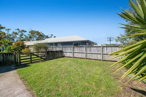 Photo of property in 17 Parakai Avenue, Parakai, 0830