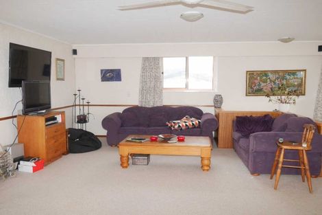 Photo of property in 29 Frimley Terrace, Waikanae Beach, Waikanae, 5036