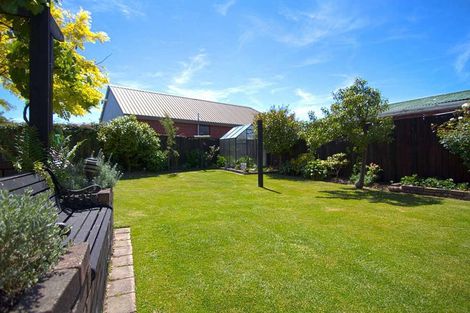 Photo of property in 16 Wychwood Crescent, Bishopdale, Christchurch, 8053