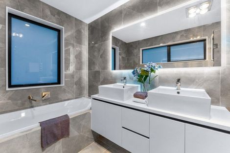 Photo of property in 25 Henriette Place, Totara Park, Auckland, 2105