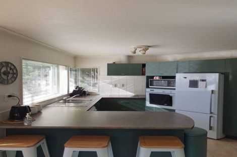 Photo of property in 86 Roberta Crescent, Orewa, 0931