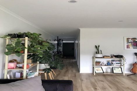 Photo of property in 10/71 Hobsonville Road, Hobsonville, Auckland, 0616