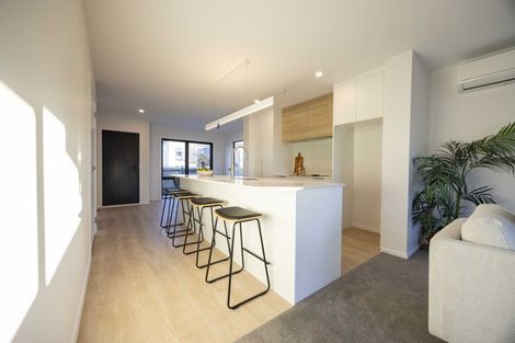 Photo of property in 2 Tarapuka Road, Kenepuru, 5022