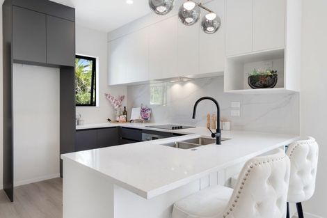 Photo of property in 140a Edgewater Drive, Pakuranga, Auckland, 2010