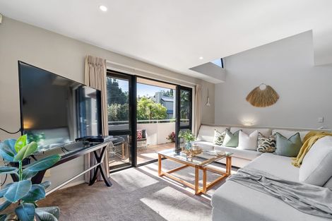 Photo of property in 2/24 Heathcote Road, Castor Bay, Auckland, 0620