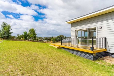 Photo of property in 10 Weka Street, Mangawhai, 0505