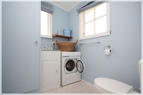 Photo of property in 17 Andresen Street, Foxton Beach, Foxton, 4815