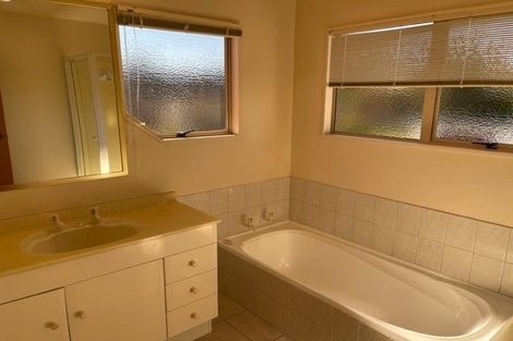 Photo of property in 8b Fenwick Avenue, Milford, Auckland, 0620