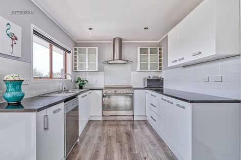 Photo of property in 2/18 Tiri View Place, Waiake, Auckland, 0630