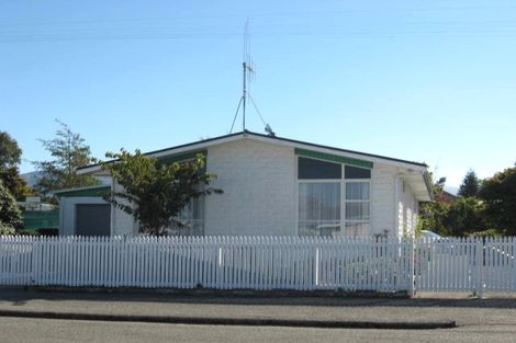 Photo of property in 12 Herbert Street, Waimate, 7924