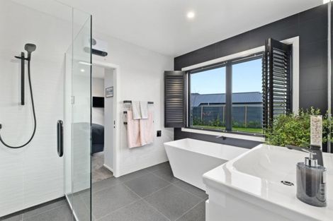 Photo of property in 13 Kotare Drive, Wanaka, 9305