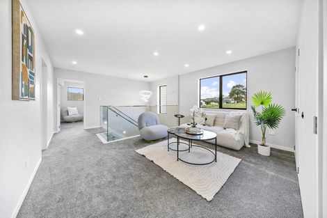 Photo of property in 63 Mcindoe Road, Kumeu, 0810