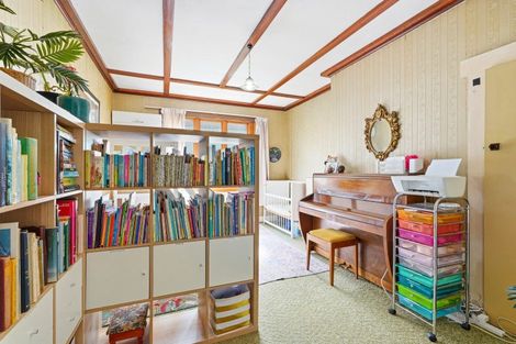 Photo of property in 18 Parsons Street, Saint Johns Hill, Whanganui, 4501